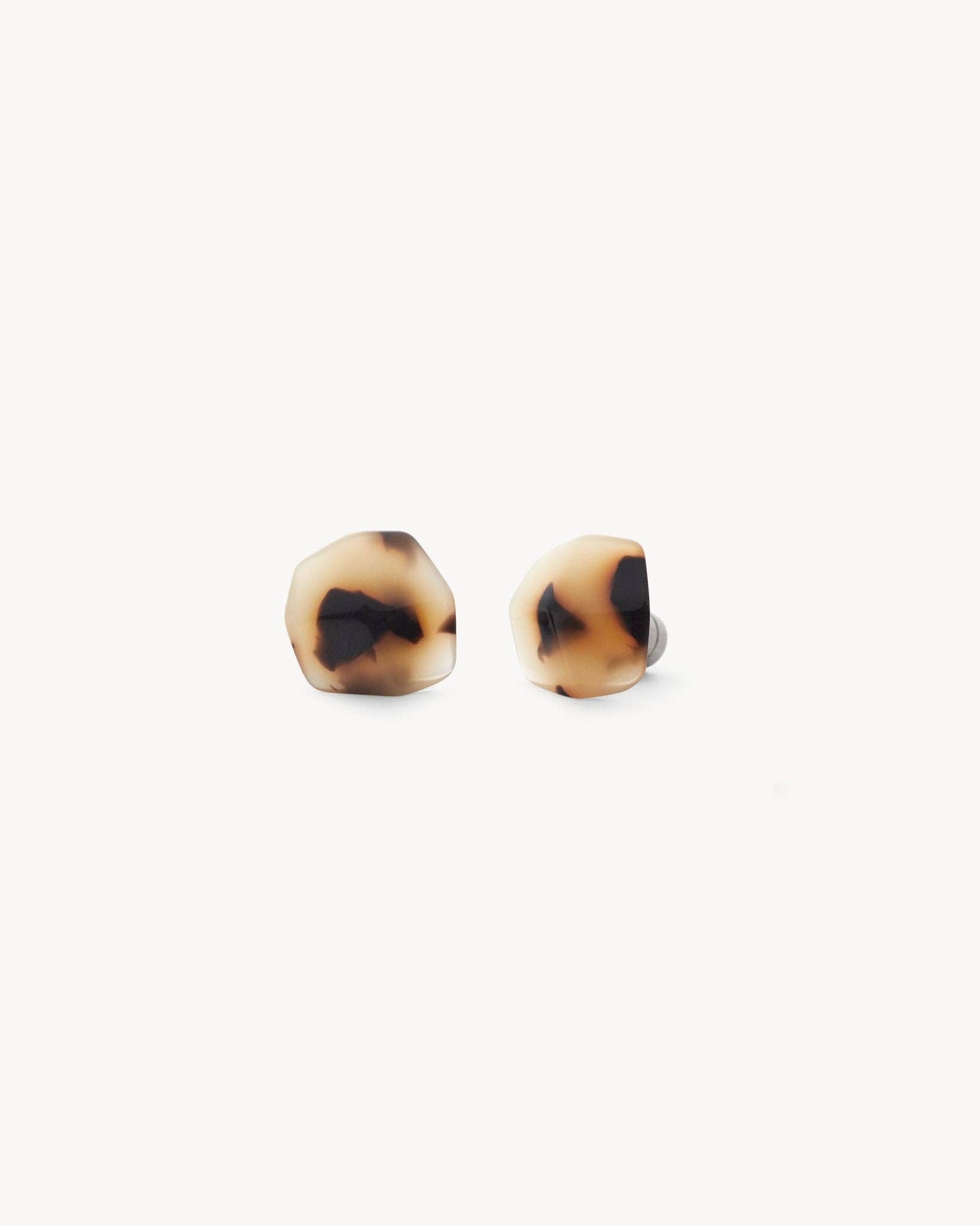Mini Sculpture Studs in Blonde Tortoise